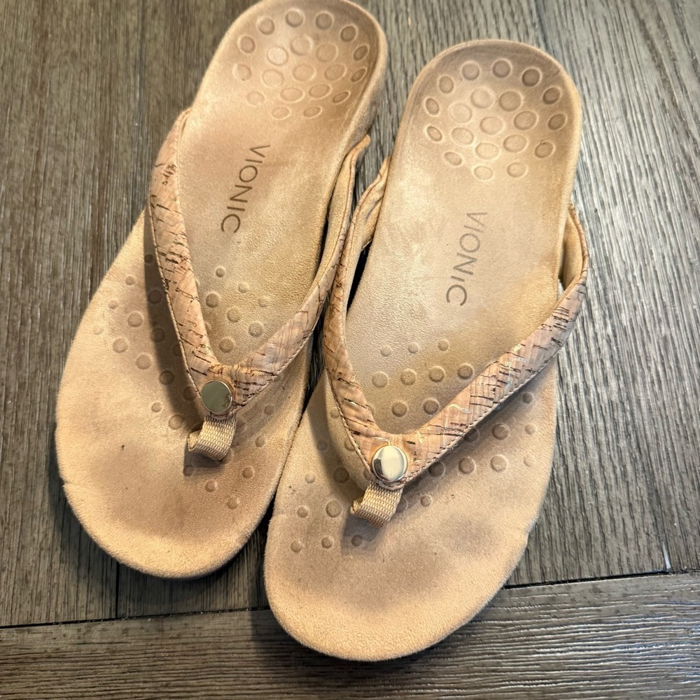 Cork Vionic flip flops